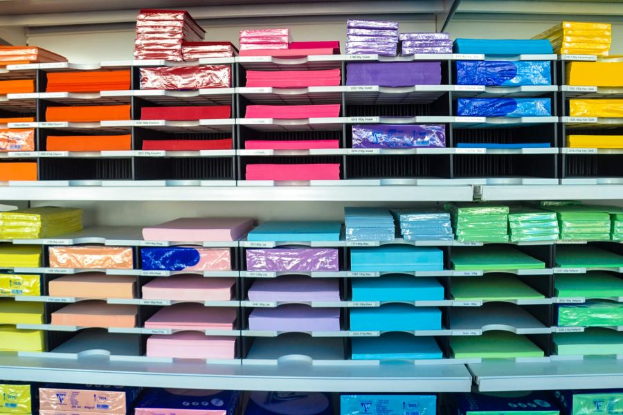 Druck auf buntem Papier